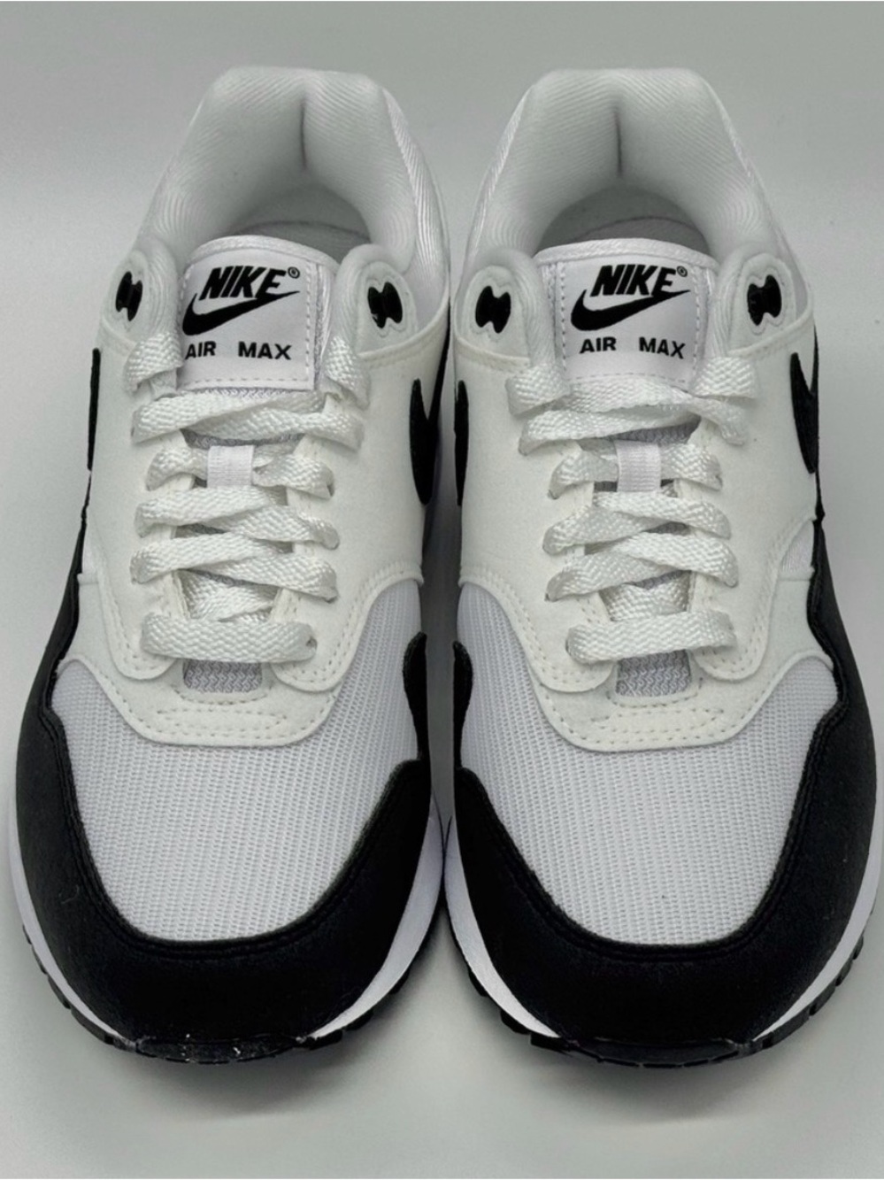 Nike Women’s Air Max 1 White and Black Size 6 DZ2628-102